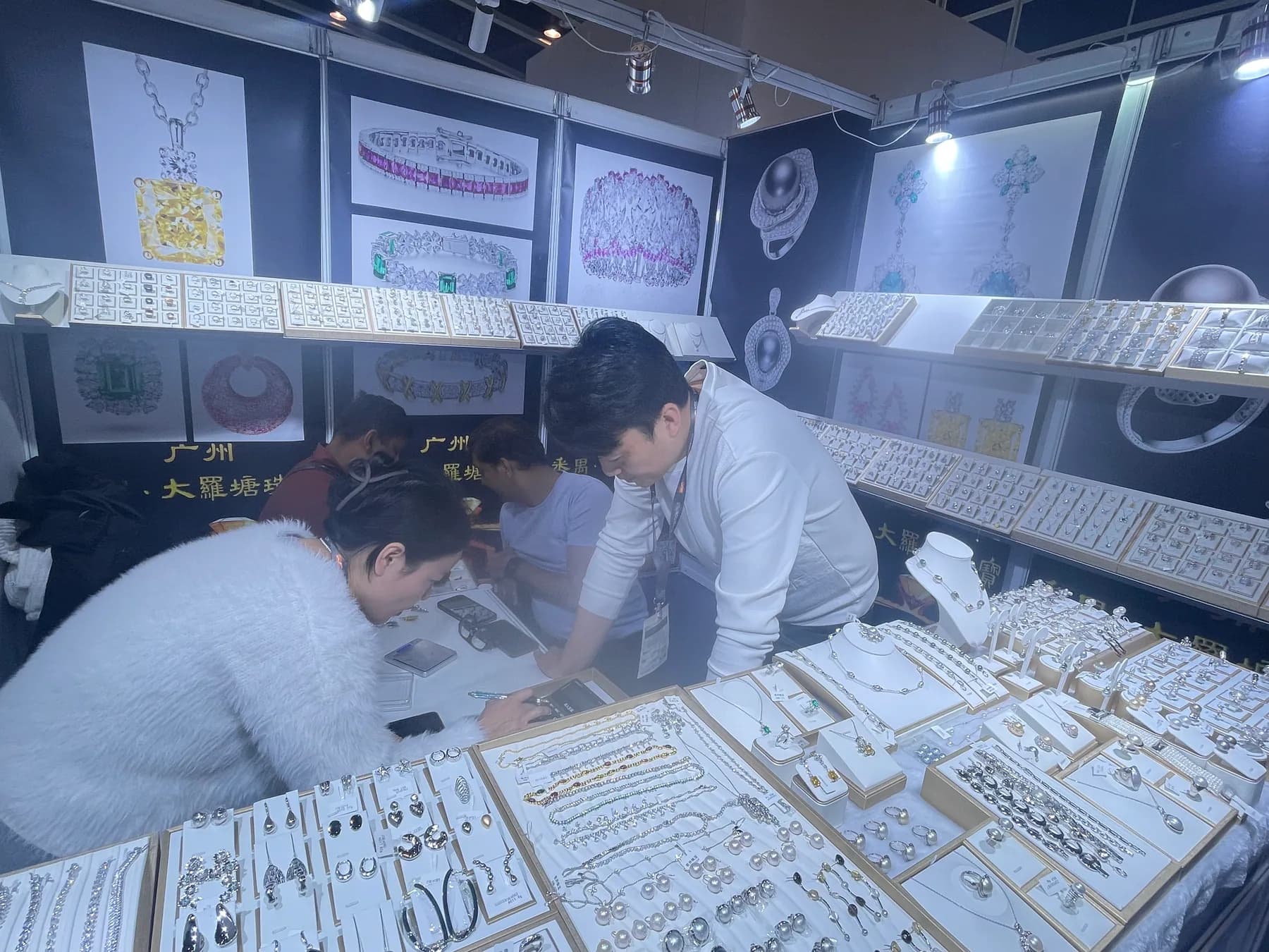 Buyers reviewing jewelry trays at the Zalson Jewelry Hong Kong booth