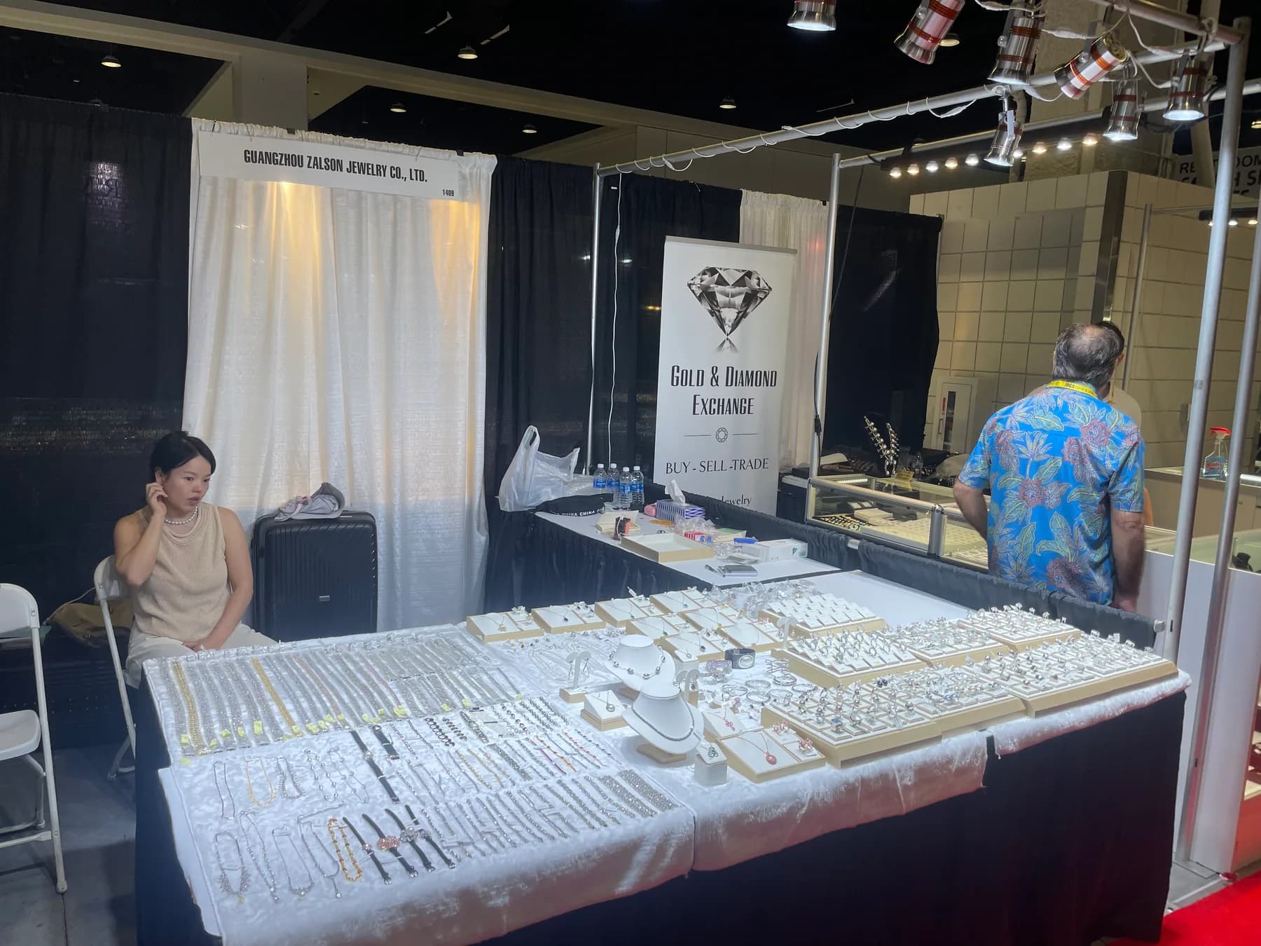 Zalson Jewelry exhibition booth and jewelry displays in Las Vegas